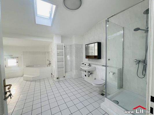 großes Tageslichtbad