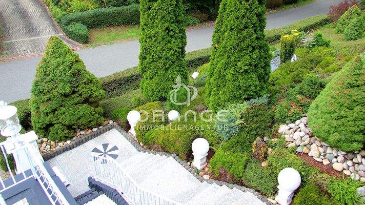 Blick in die Gartenanlage