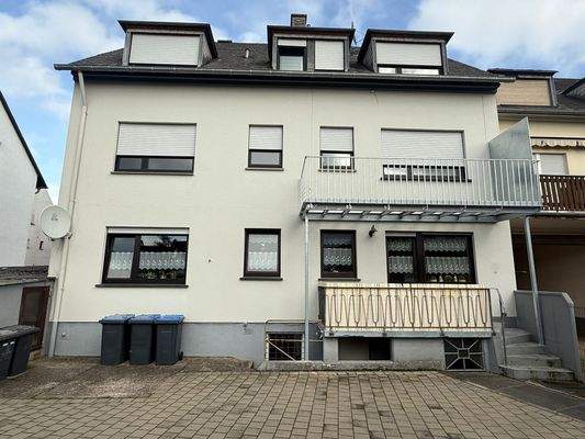 Hausrückseite - mit Balkon.jpeg