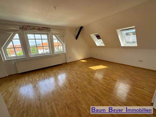 Schlafzimmer mit Arbeitsbereich