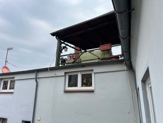 Überdachter Wäscheplatz
