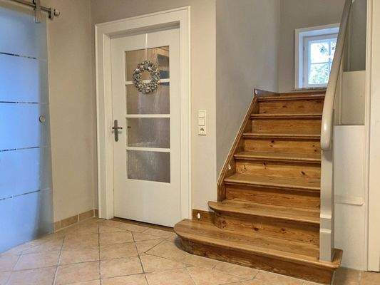 Wunderschöne Eichenstufen zum Obergeschosch