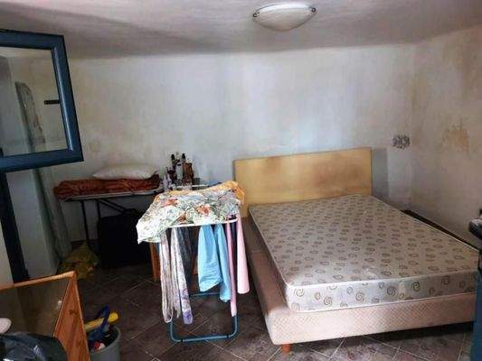 Ostkreta, Chamaizi: Traditionelles zweistöckiges Haus mit Innenhof zu verkaufen