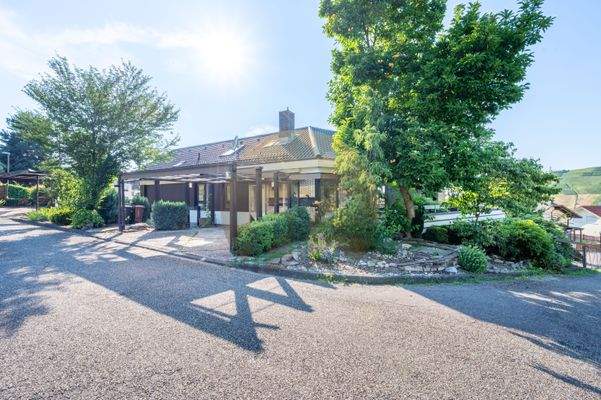 haus-baden-baden-neuweier-eingang-wolf-immobilien