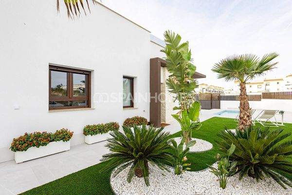 Semi-Detached Houses with Pools Near Golf in Orihuela