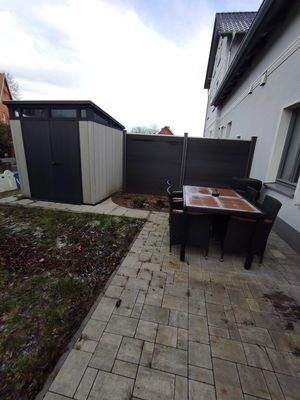 Terrasse 2 mit Gartenhaus