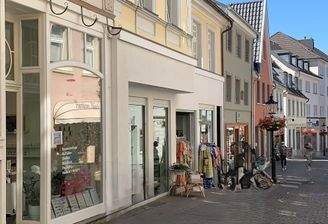 Außenansicht Haupthaus Fussgängerzone.jpeg