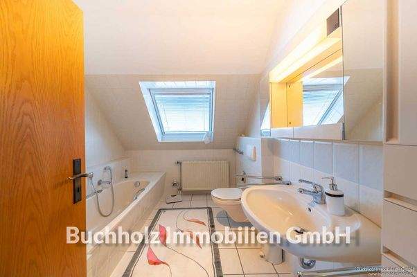 Badezimmer im Dachgeschoss