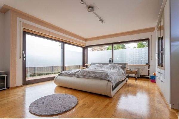 Das eigentliche Wohnzimmer jetzt Schlafzimmer