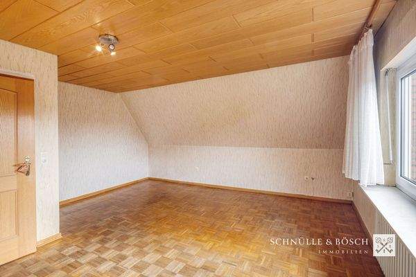 Der Echtholzboden macht das Schlafzimmer perfekt