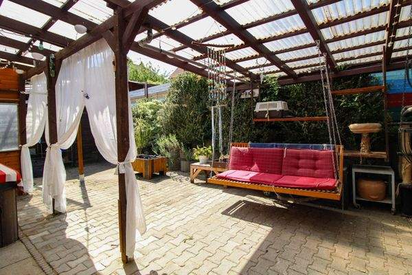 überdachte Terrasse EG