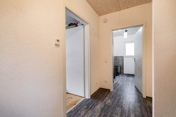 Eingang - Neubau (EG)