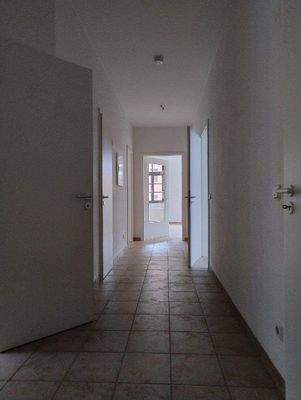 Flur mit Blick zum Wohnzimmer