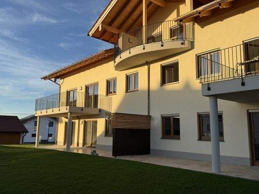 solides Mehrfamilienhaus mit 8 Parteien