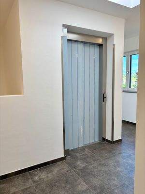 Eingangsbereich/ Aufzug