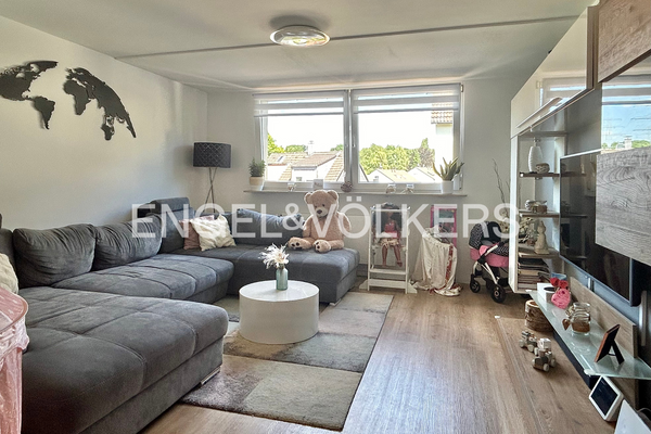 Lichtdurchflutetes Wohnzimmer