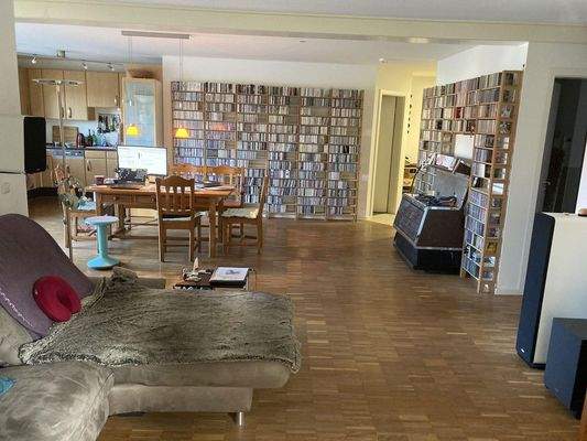 Wohn- u. Esszimmer mit Küche