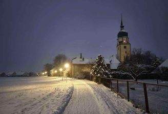 Winterliches Idyll im Ort des Baugrundstücks