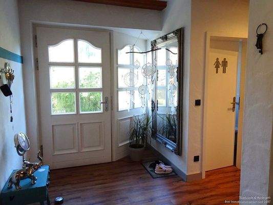 Flurbereich mit Gäste-WC (Einfamilienhaus)