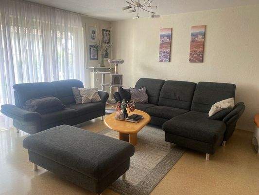 Wohnzimmer mit Zugang zur Terrasse