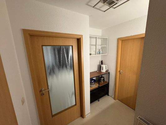 Flur mit Glaswohnzimmertür