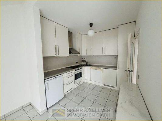 Küche mit Einbauküche 