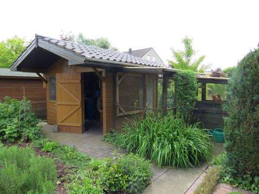 Gartenhaus mit Voliere