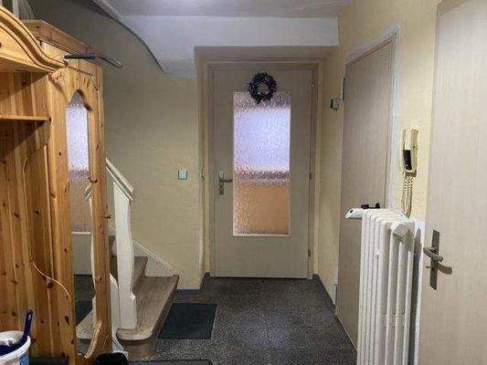 Eingangsbereich mit Treppe ins OG