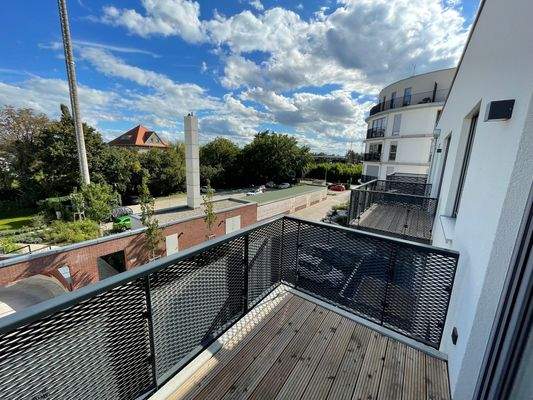 Moderner Balkon mit Ausblick