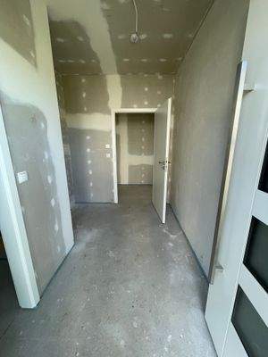 Flur mit Blick von der Hauseingangstür