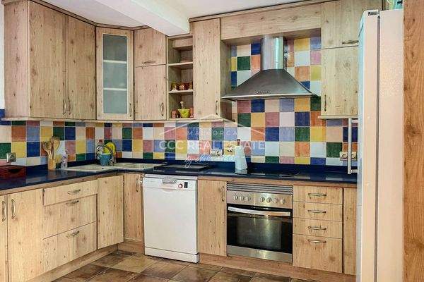 Große Einbauküche...