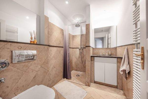 Bad im 5. OG (untere Ebene)