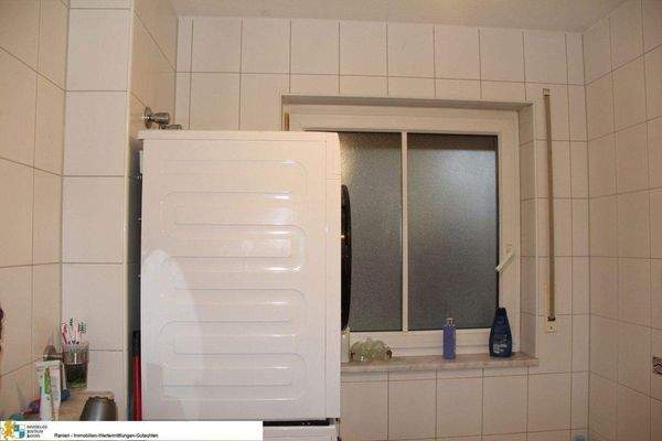 Bad mit Fenster/Wanne