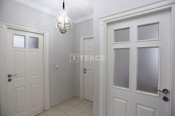 Furnished Apartment in a Complex with Parking Lot in Antalya