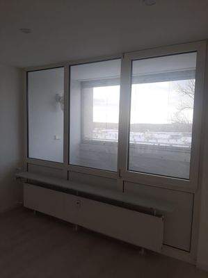 Wohnzimmer, Blick zum Balkon