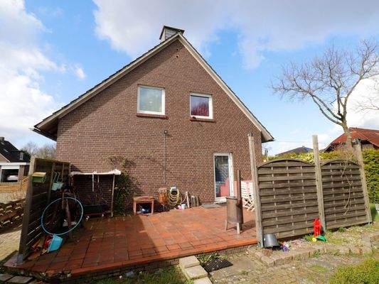 Seiteneingang mit Terrasse