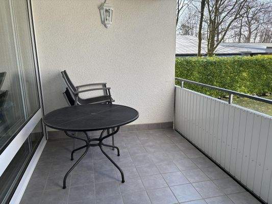 große Loggia mit Blick ins Grüne