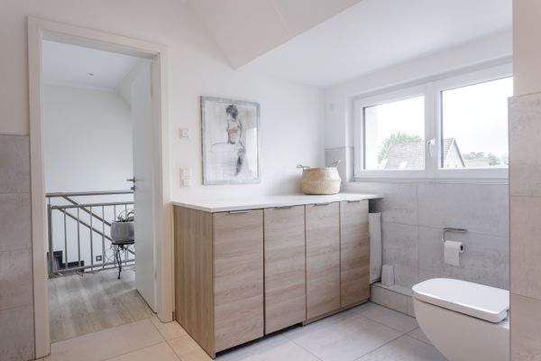 Bad WaMa und Trockner in Schrank integriert.jpg