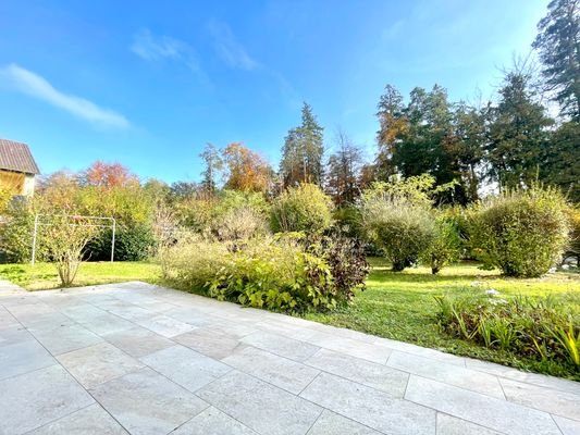 Terrasse mit Garten