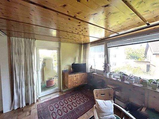 Esszimmer mit Zugang zum Garten