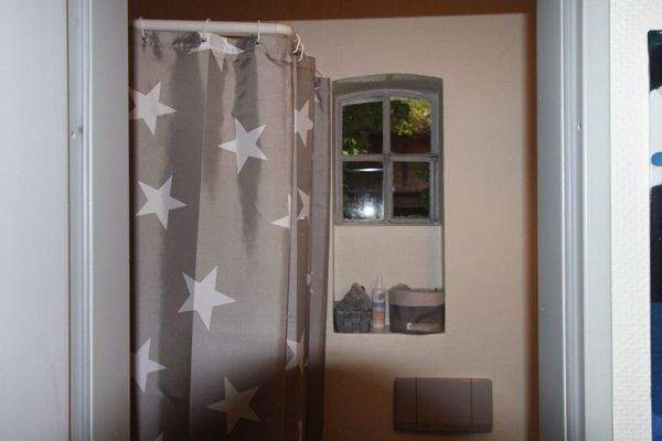 Bad Nebengebäude m. Dusche