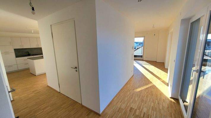 Zugang Wohnung und Aufzug