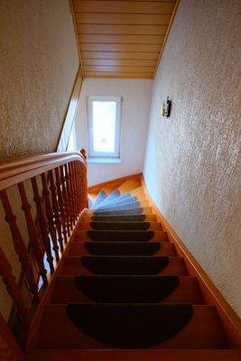 19 Treppe zum OG.JPG