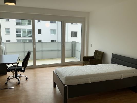 Wohn- / Schlafbereich mit direktem Balkonzugang