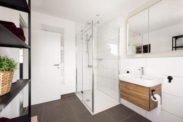 15_120 m__Wohntraum_Bad Dusche OG