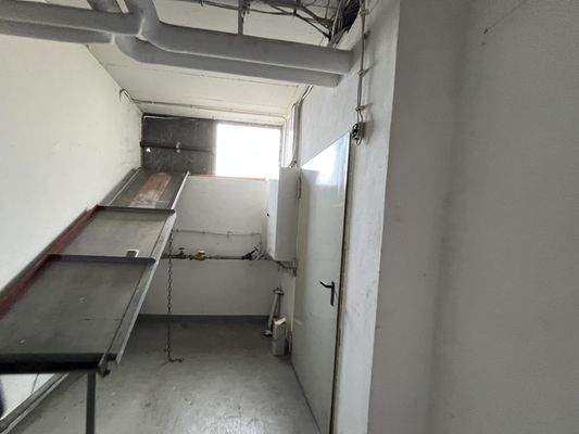 Rampe ins Untergeschoss