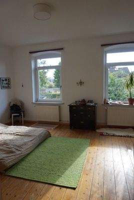 Zimmer (1) große Wohnung OG