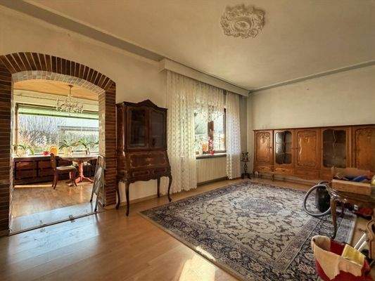 Wohnzimmer mit Blick in den Essbereich