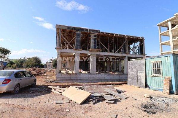 Flats in a Complex with Pool Near Airport in Antalya