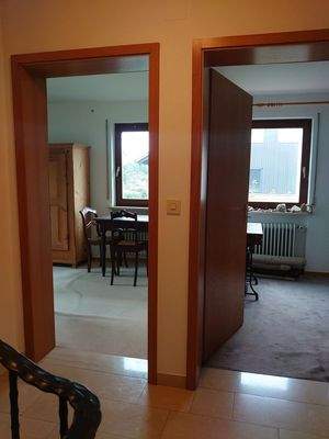 Kind 1 (re) und Kind 2